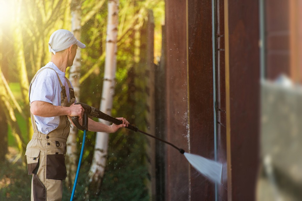 How to Use a High Pressure Water Cleaner to Clean Your Garage, Barn or Shed